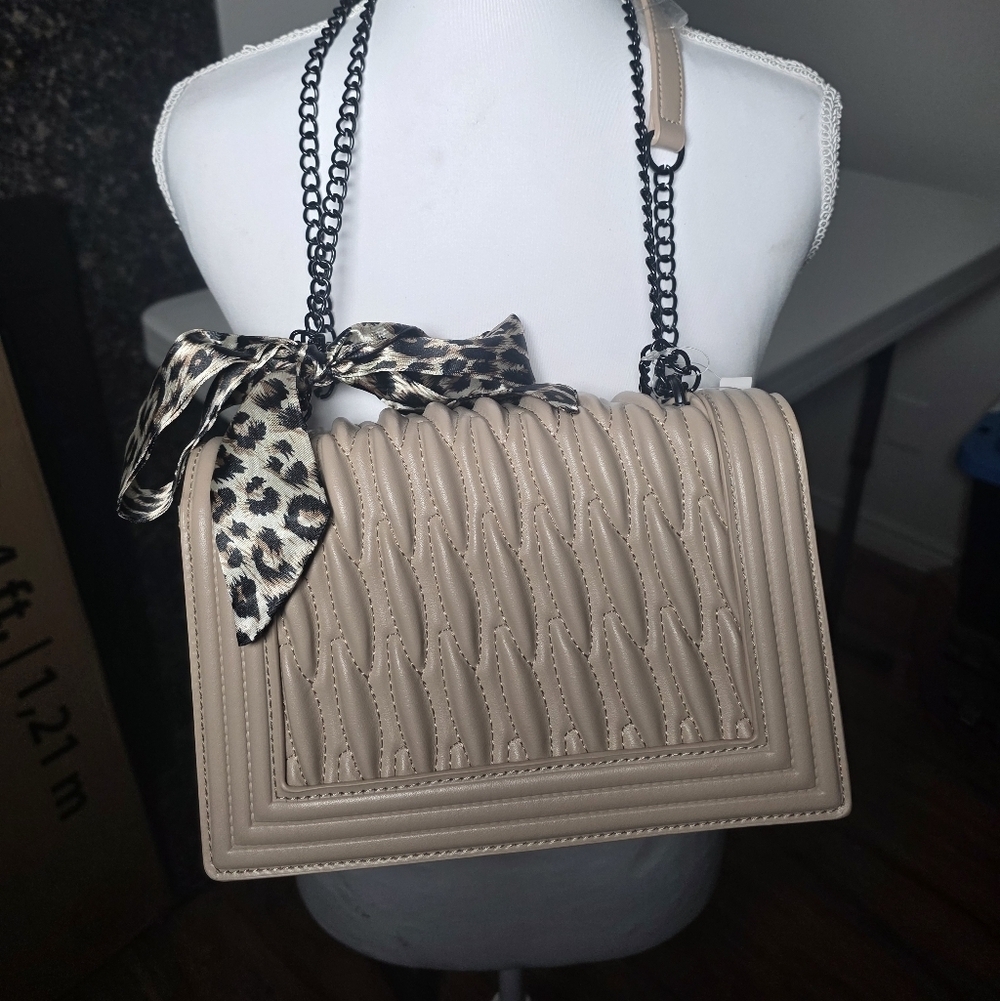 Beige Quilted Women's Bag With Leopard Twilly, NWT - Picture 5 of 7